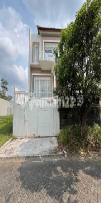 For Sale Luxury 3-Story House in Greenwood Araya Malang