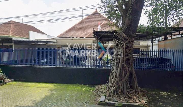 For Rent Vintage Style House on Main Road Mount-Mount Area, Malang City