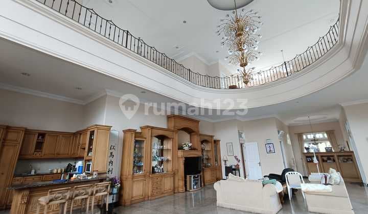 Rumah Victorian Style di Dago