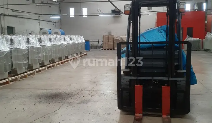 Gudang Strategis di Holis Dekat Tol