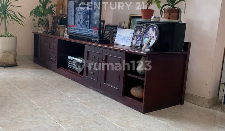 Rumah Bagus Tiga Lantai Bebas Banjir di Cipinang Indah