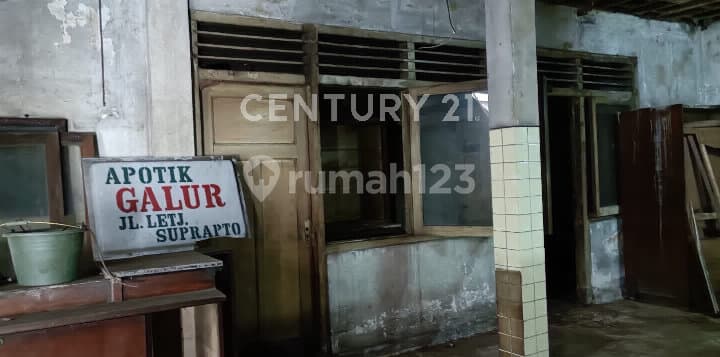 Rumah Bekas Usaha Apotik Lokasi Strategis