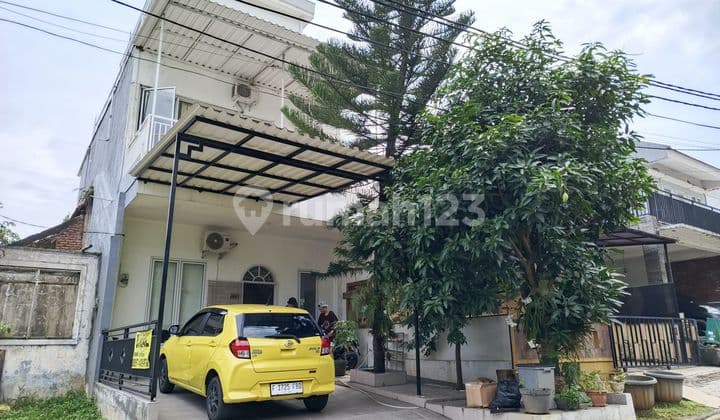 Rumah Cantik 3.5 Lantai yang Siap Huni SHM di Kota Mandiri