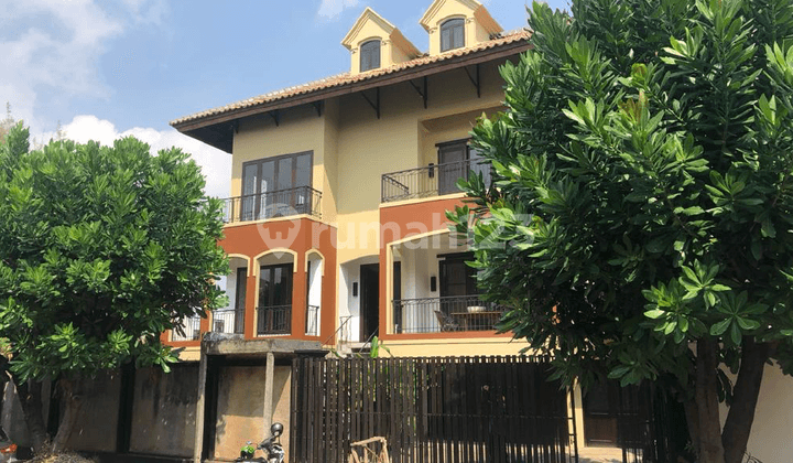 Rumah Mewah Lengkap Kolam Renang 2.5 Lantai Pik 1