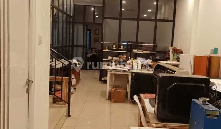 Disewakan Ruko Pinggir Jalan Raya Utama Cocok untuk Kantor