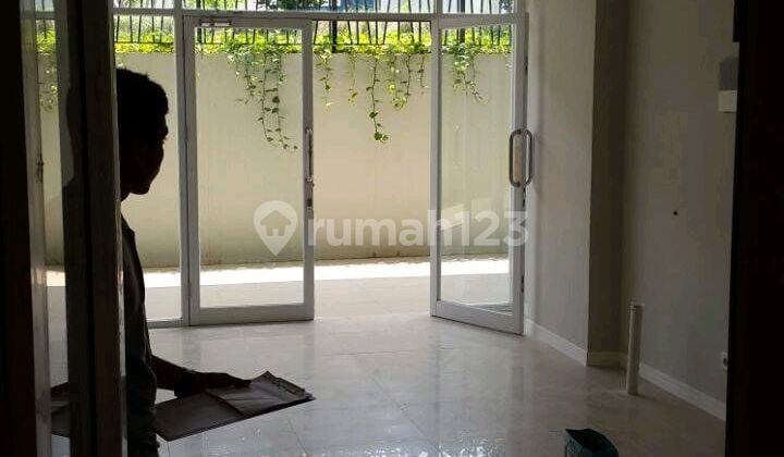 Punya Kios Di Depan Metro Tv Siapa Takut