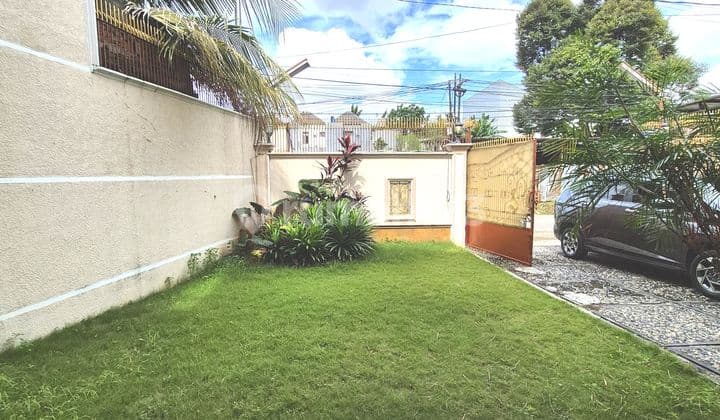 Bintaro Health Beautiful House Large Yard Wide Road Toll Gate