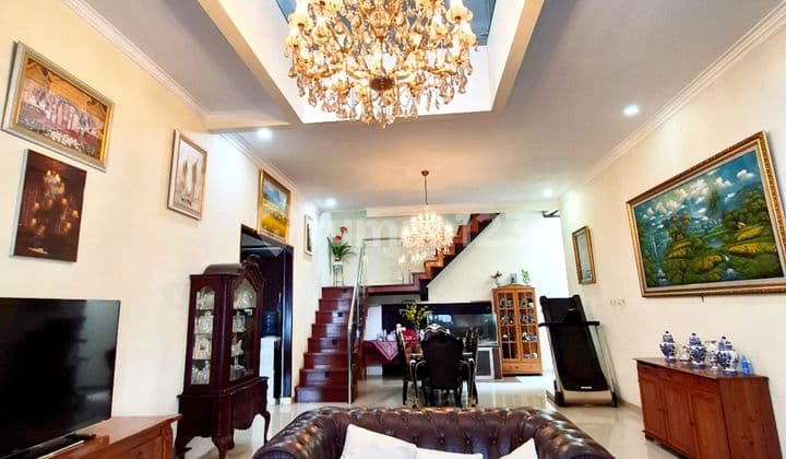 Luxurious House Facing Park at Bintaro Sector 9, Well-Maintained and Ready to Occupy