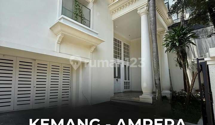 Modern Classic House, Land Area 595 M2, Rp 15.9 M, Kemang