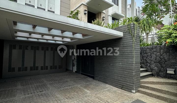 Luxury Tropical House Mega Kuningan Exclusive Area