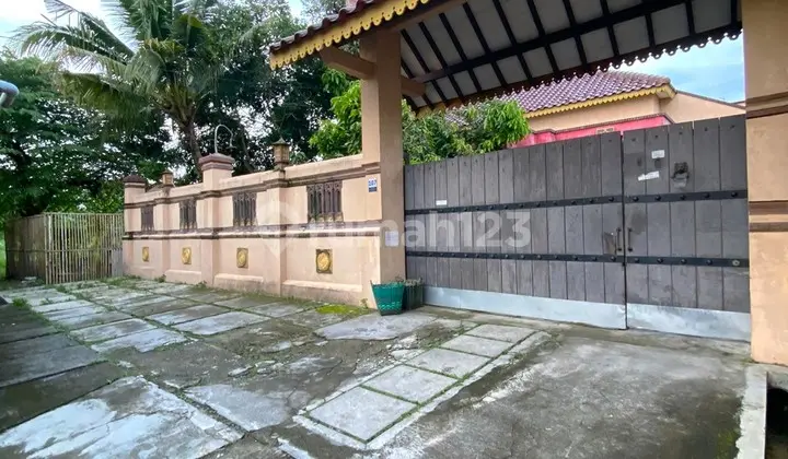 Fully Furnished Teak House, Near Solo Airport