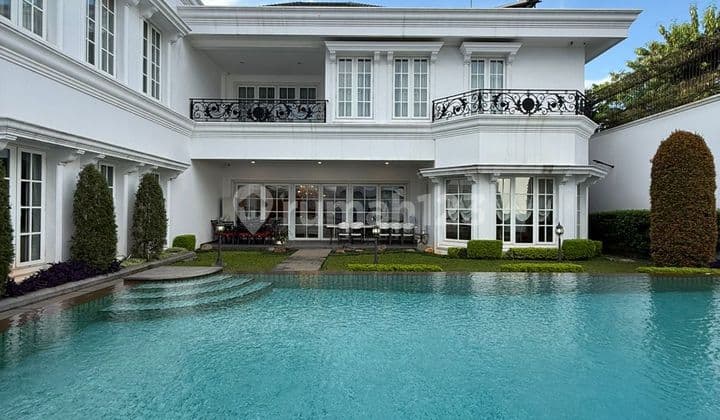 Kebayoran Baru Luxurious House White Classic