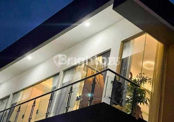 Rumah 2 Lantai Konsep Villa Kediri