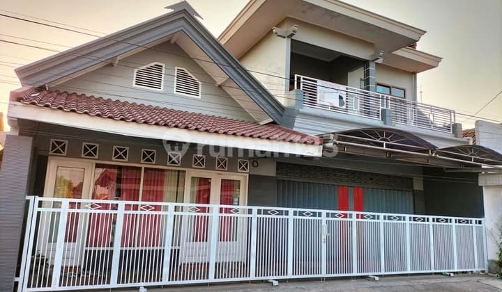 Rumah Mewah 2 Lantai Pinggir Jalan Raya