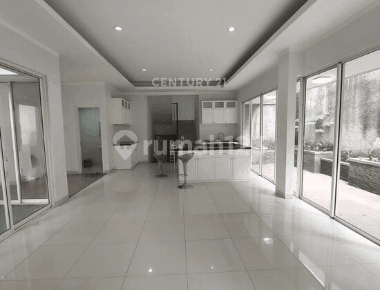 Rumah Luas Sektor 7, Akses Mudah, Cocok Keluarga Besar -249