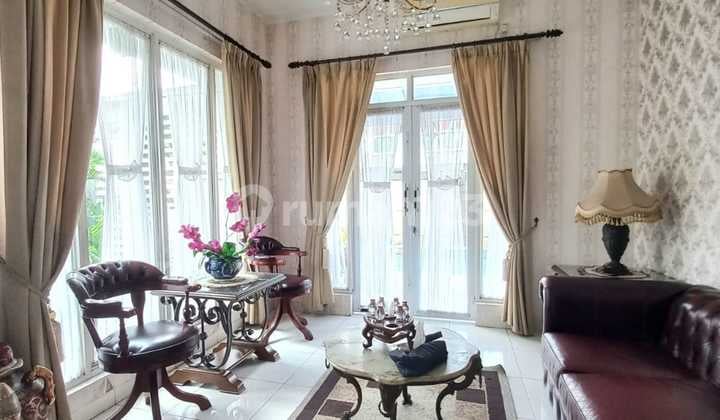Rumah 2 Lantai Rapi dengan Kolam Renang Emerald Bintaro (5745)