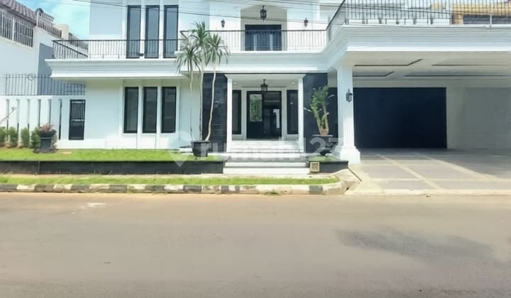 Rumah Mewah dengan Kolam Renang Harga Miring di River Park 5329