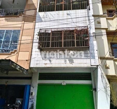 Ruko 3 Lantai SHM Siap Huni di Tengah Kota Makassar