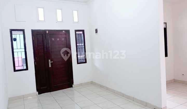 Comfortable House Taman Kopo Indah I Bandung