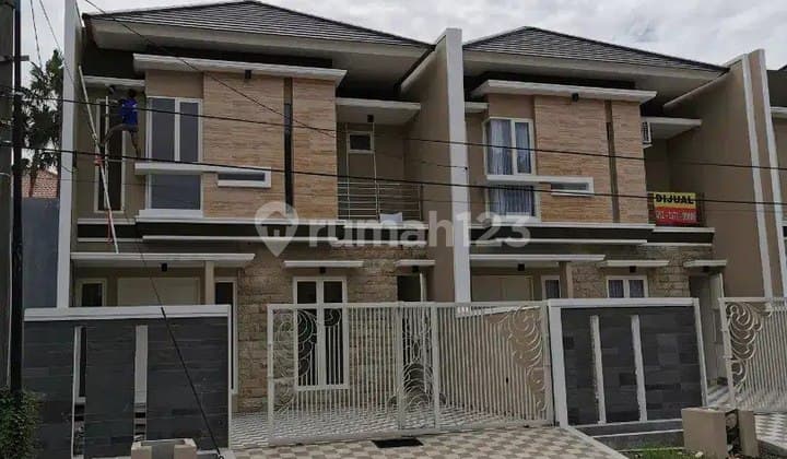 Rumah Galaxy Bumi Permai Strategis, Row 3 Mobil