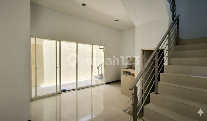 Rumah Regency One Wonorejo Siap Huni, Row Jalan 3 Mobil
