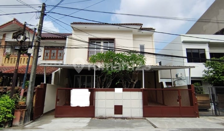 Rumah, di Kelapa Gading,