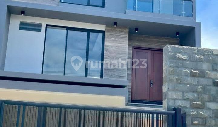Rumah Babatan Pratama Wiyung, Dekat Exit Tol, Pakuwon Mall, Citra Land