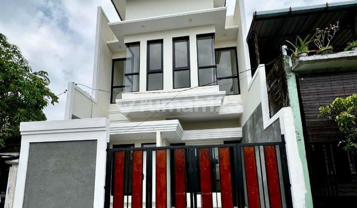 Rumah Mewah Minimalis Siap Huni di Medokan Ayu Surabaya
