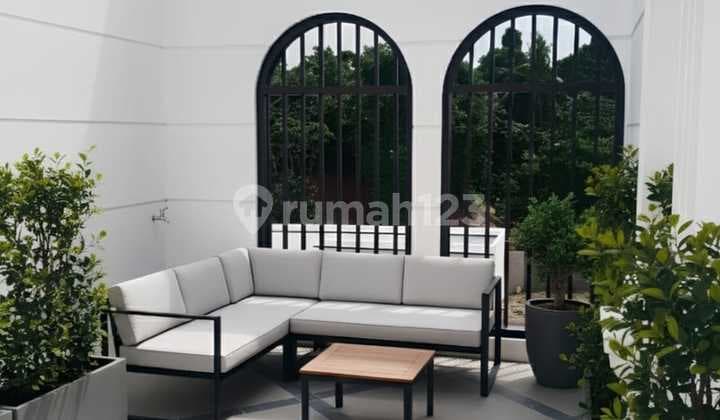 Rooftop dan Swimming Pool Rumah 3 Lantai di Lenteng Agung Selangkah ke Pasar Minggu Jakarta Selata