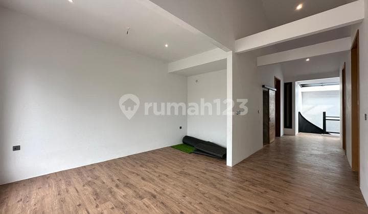 Dijual Rumah Pasar Minggu Jakarta Selatan 4+1 Bedroom Siap Huni