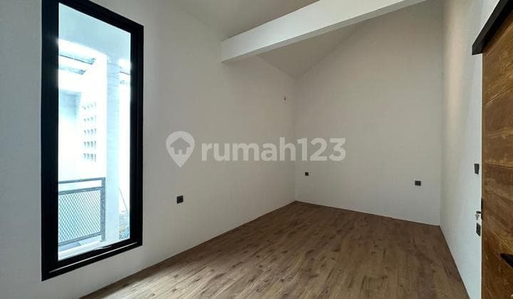 For Sale in Pasar Minggu, South Jakarta, 4+1 Bedroom House Ready for Occupancy