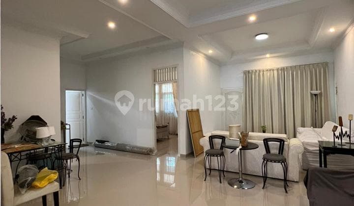 Dijual Rumah Komplek Lebak Bulus Jakarta Selatan 5+1 Bedroom