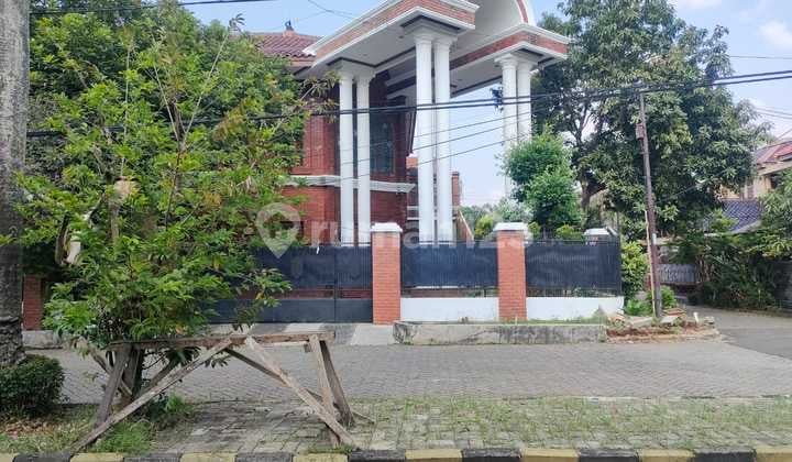 Rumah Hook Strategis 2 Kavling Jadi Satu ,Taman Cipulir Estate, Cipadu