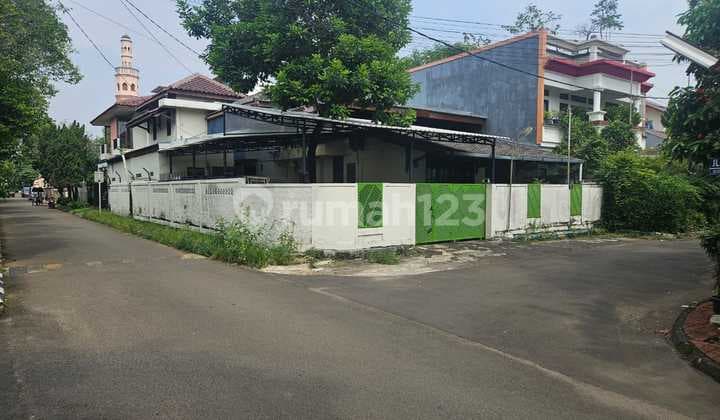 Rumah Hook di Pondok Aren, Dekat Akses Tol Bintaro & Stasiun KRL