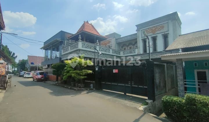 Dijual Rumah Cantik Desain Klasik di Pamulang Timur