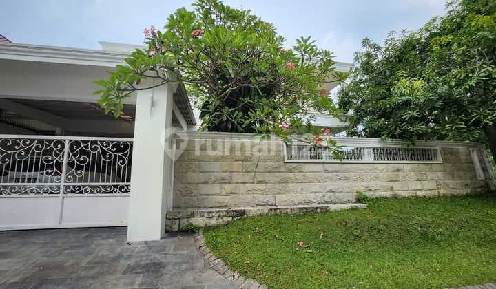 Rumah Megah Mewah Di Graha Family Surabaya