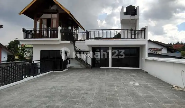 Dijual Private Villa 3½ Lantai di Cigadung Bandung