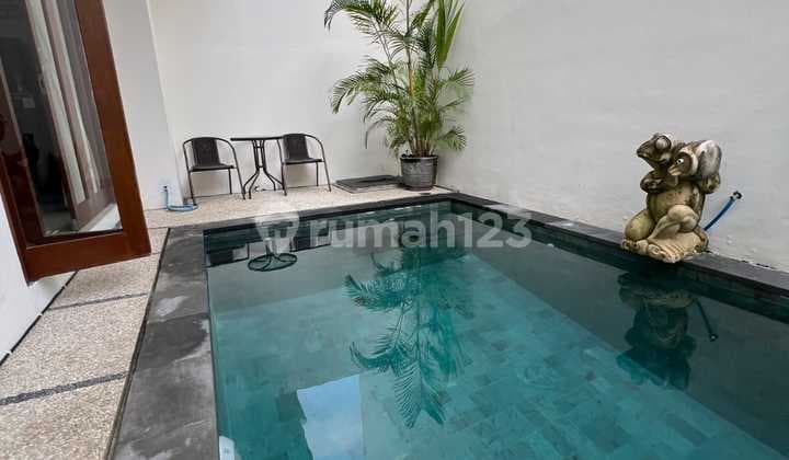 Beautiful Modern Minimalist House with One Gate System Near Plaggo Jimbaran Hotel