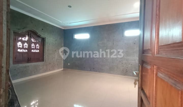 For Rent - 2 Bedroom Upper Floor Space in Padonan: Comfortable Living or Business Space