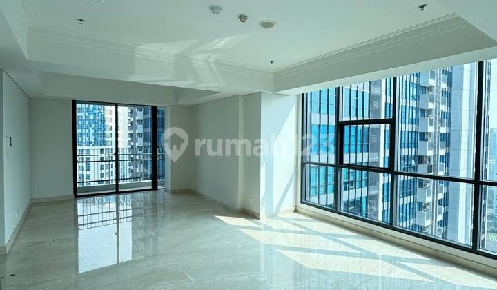 Apartemen Casa Grande 3 BR, Strata, Bagus