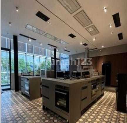 Di Jual Gedung Komersial di Slipi Jakarta Barat