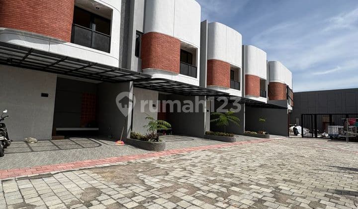 Rumah Modern 2 Lantai Daerah Setia Budi Depan Mall Rcw
