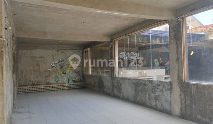 Rent a Business House in Rungkut Asri Utara