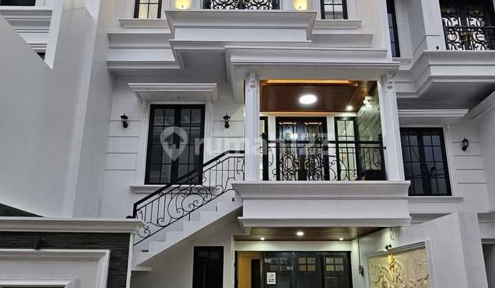 Luxury House in Cilandak Ready to Occupy Near Toll Access