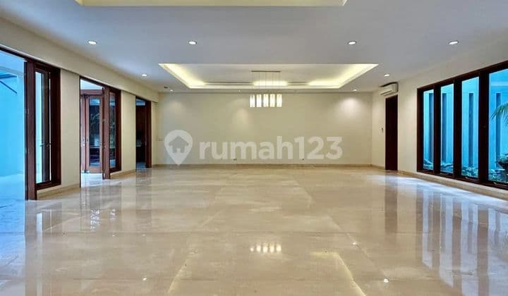 Rumah Mewah di Pejaten Barat Siap Huni Akses Lebar