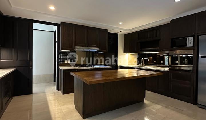 Rumah Mewah di Pejaten Barat Siap Huni Akses Lebar