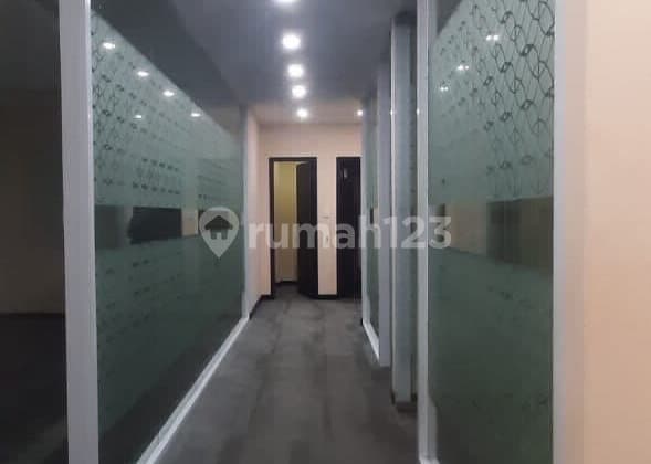 Gedung Dekat Area Scbd di Kebayoran Baru, Jakarta Selatan