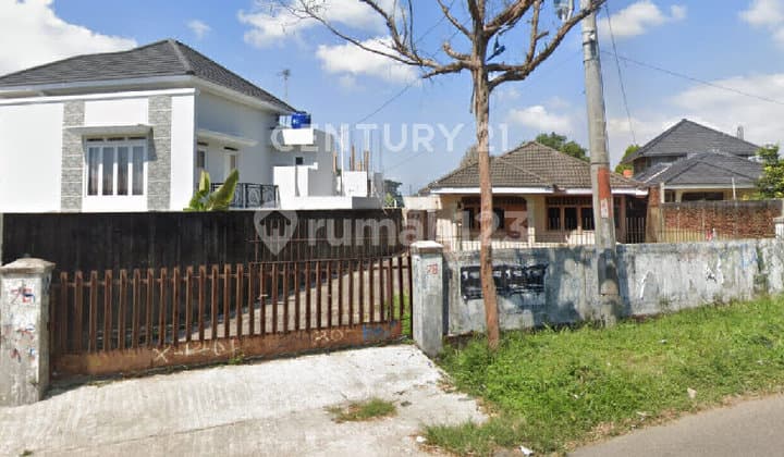 House for Sale with Land Measurement on Jl. Hanjawar Cipanas