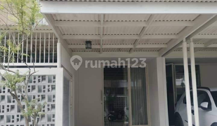 Quick Sale Good Minimalist Gress House in Wiyung