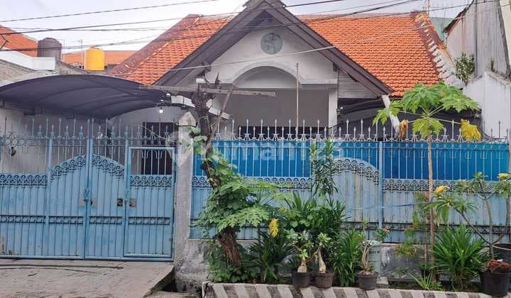 Dijual Rumah Bratang